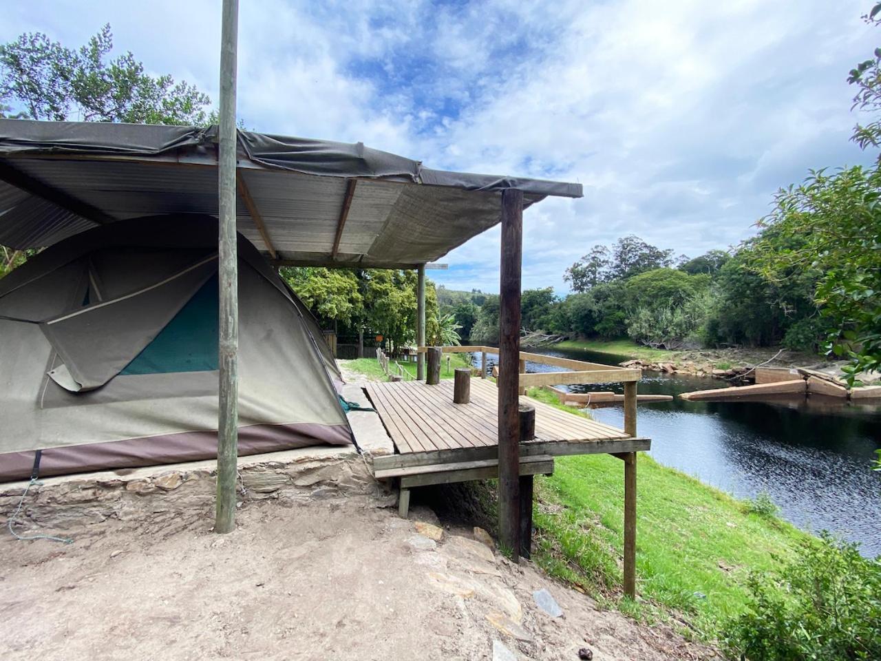 The Riverdeck Accommodation And Backpackers Knysna Exterior foto