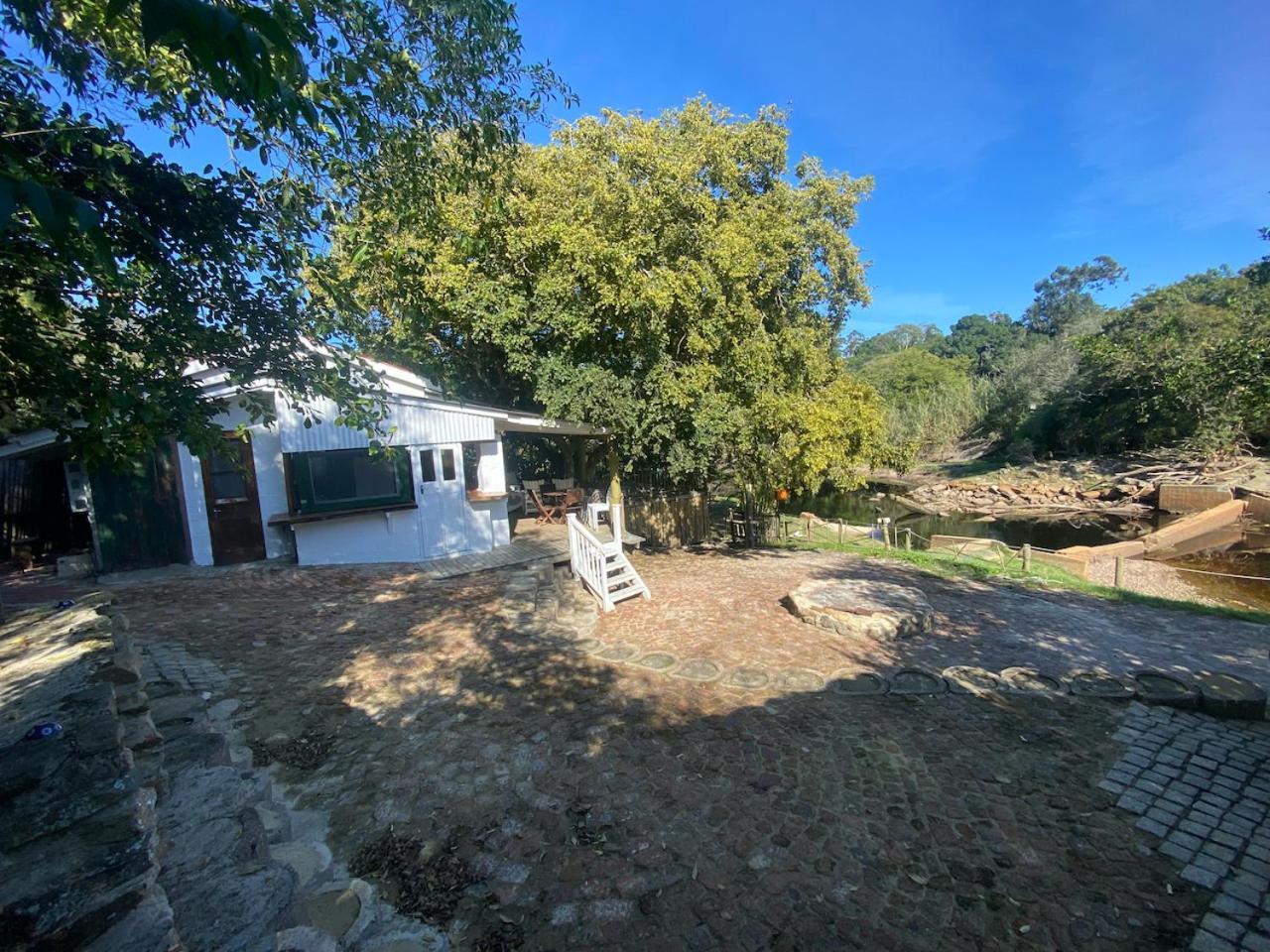 The Riverdeck Accommodation And Backpackers Knysna Exterior foto