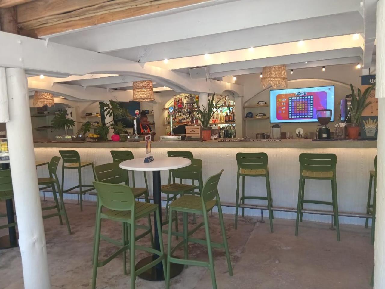 The Riverdeck Accommodation And Backpackers Knysna Exterior foto
